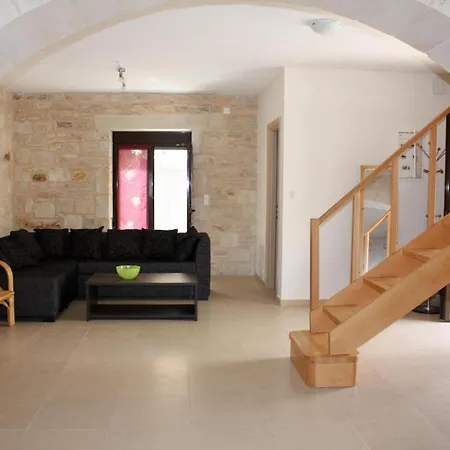 Charming House In With Mountain View Vakantiehuis