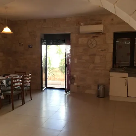 Charming House In With Mountain View Vakantiehuis Chersonissos