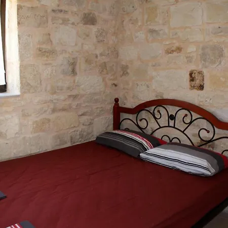 Charming House In With Mountain View Будинок відпочинку Херсонісос